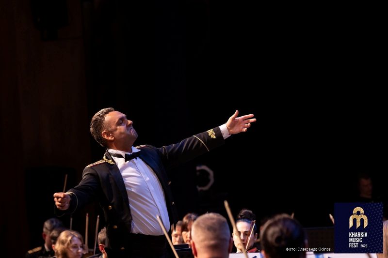 Carpe diem (лат. «використовуй мить, що маєш зараз») 